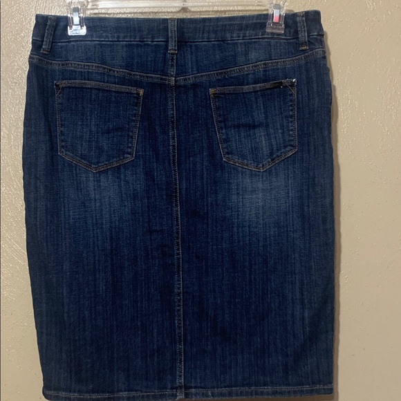 14. Chico's size 2 Blue So Slimming Denim Skirt Pockets - Picture 2 of 3